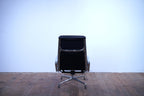 Vitra Eames Soft Pad Lounge Chair EA222 Leder nero