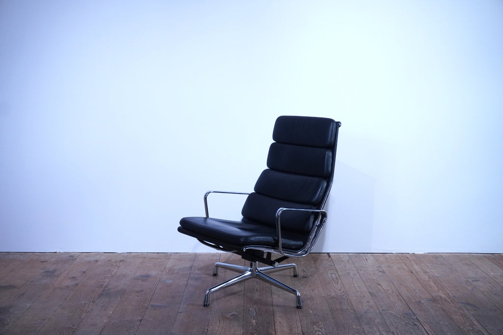 Vitra Eames Soft Pad Lounge Chair EA222 Leder nero
