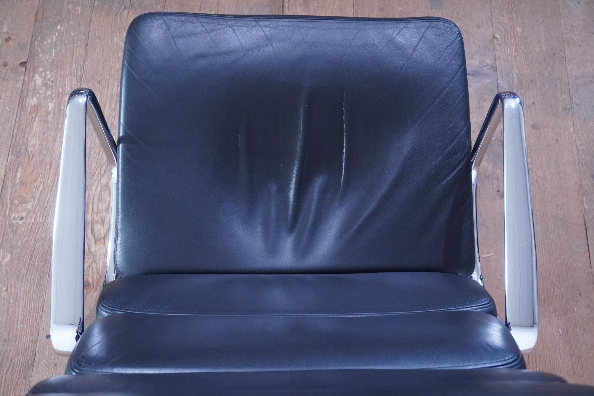 Vitra Eames Soft Pad Lounge Chair EA222 Leder nero