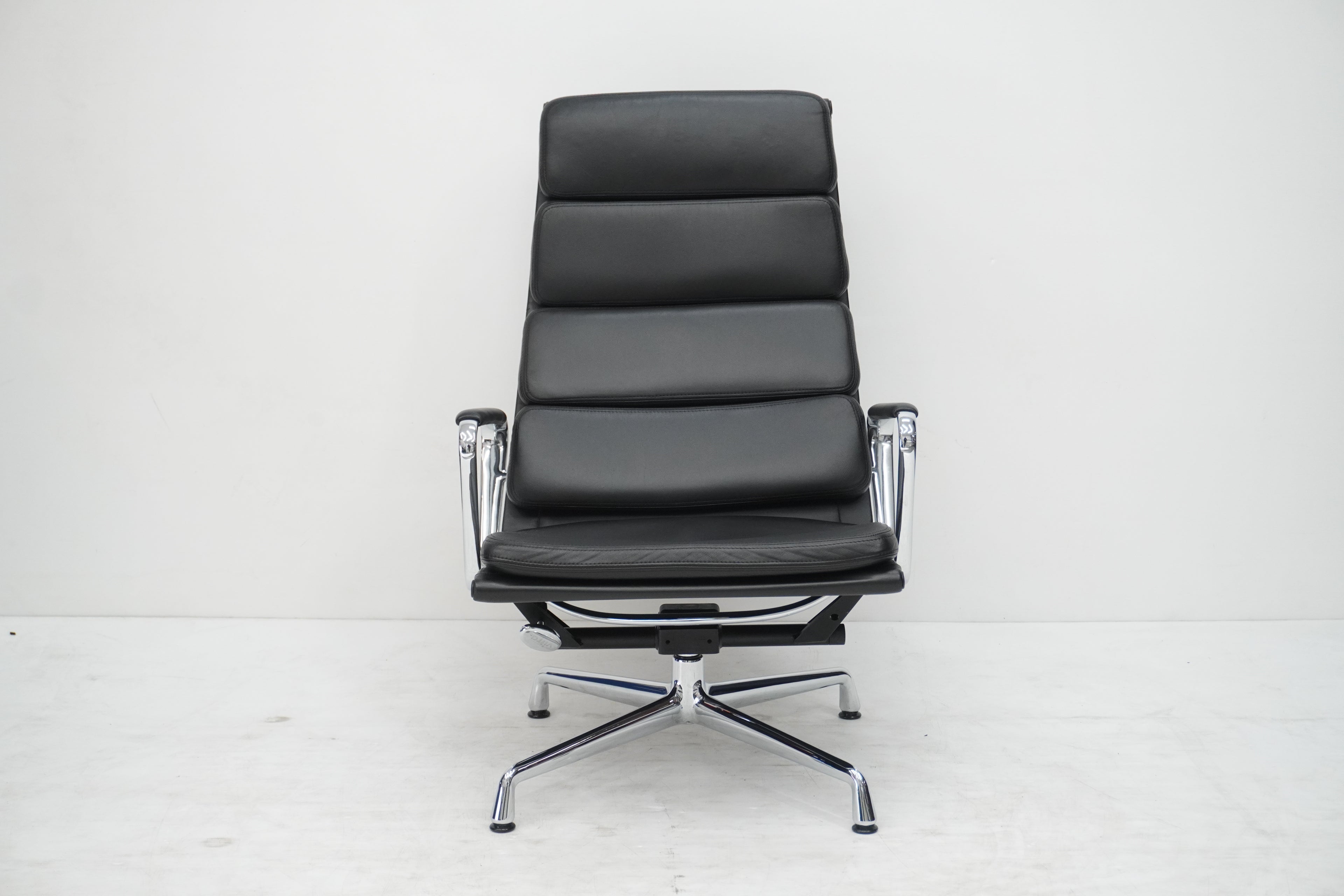 Vitra Eames Soft Pad Lounge Chair EA222
