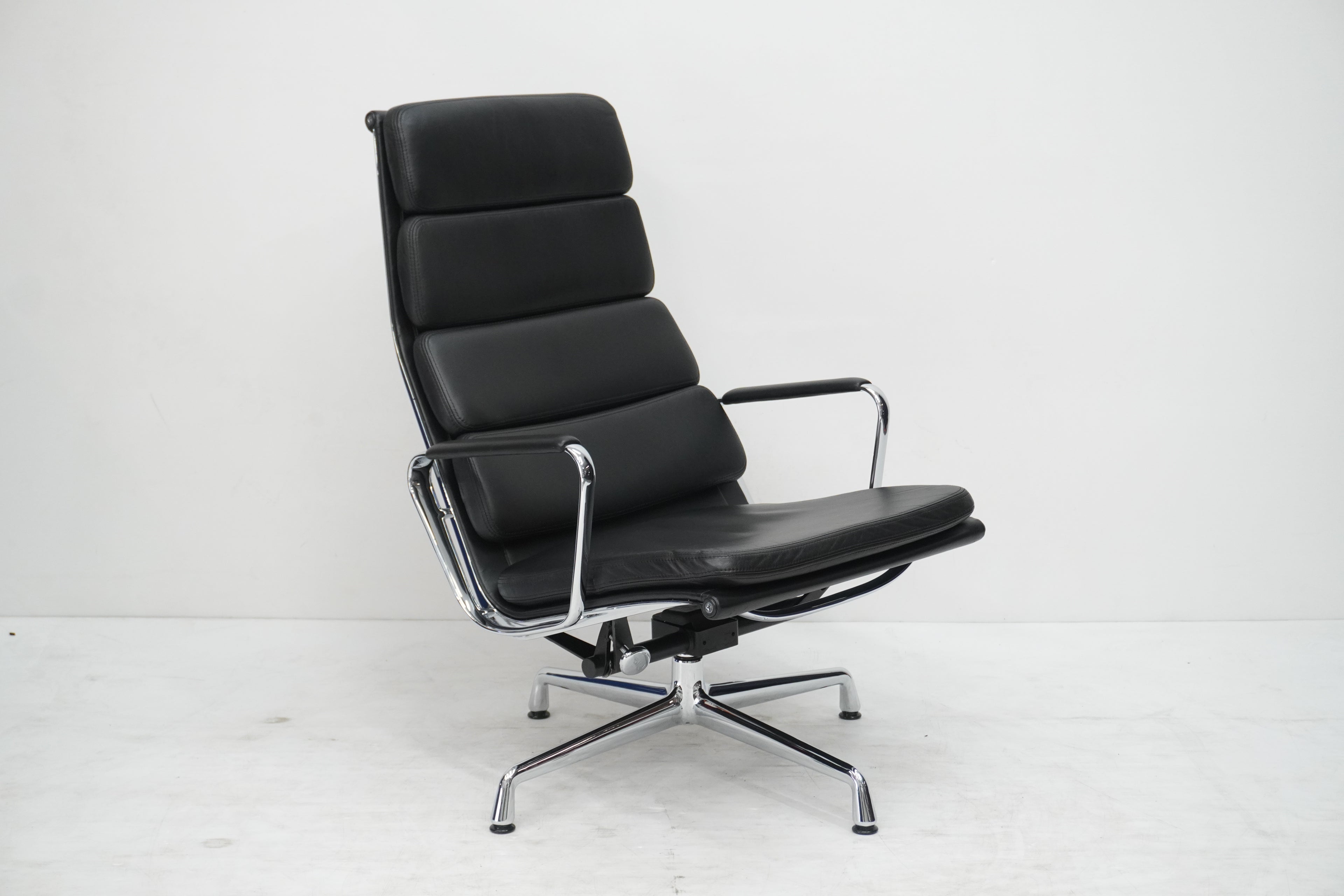 Vitra Eames Soft Pad Lounge Chair EA222