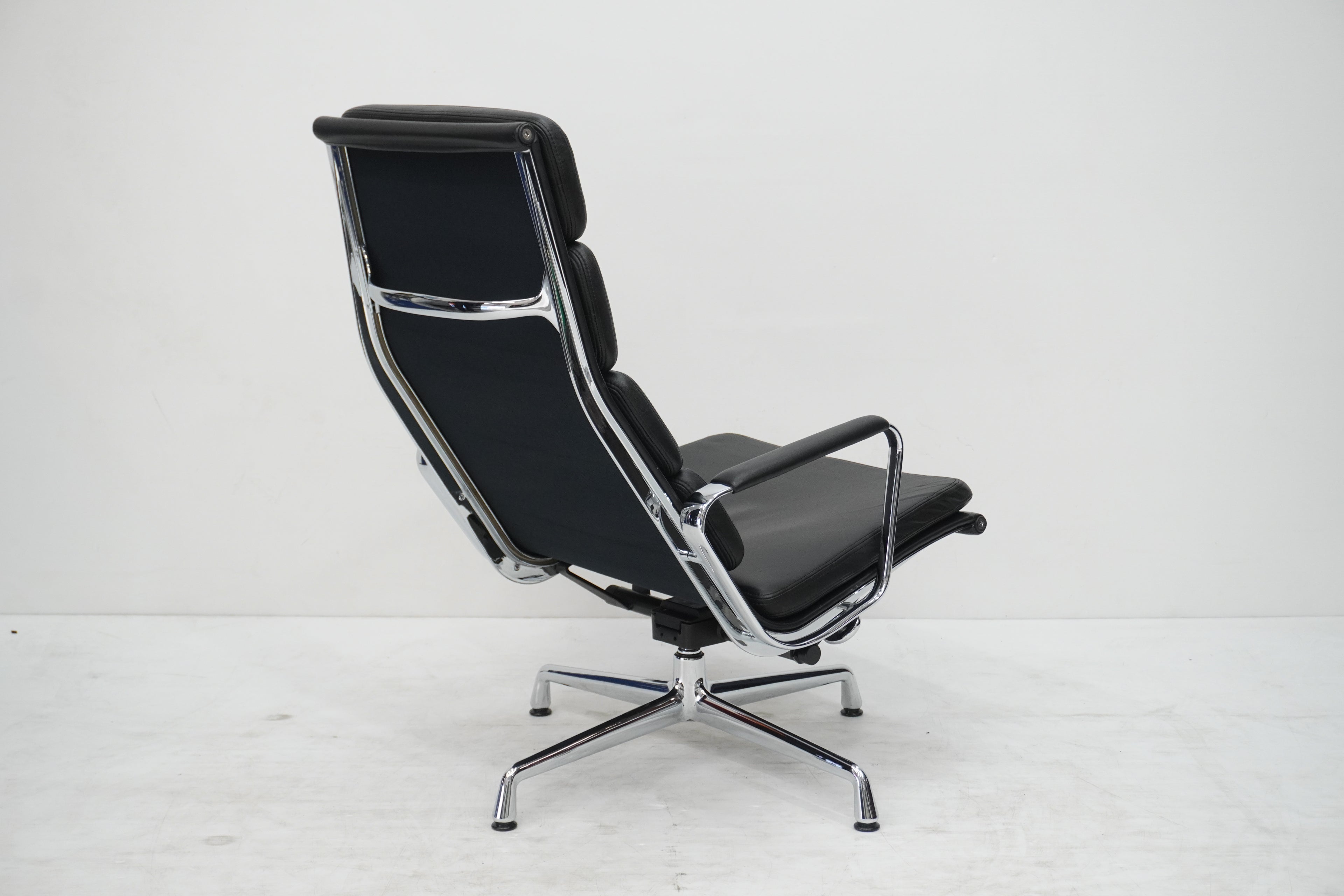 Vitra Eames Soft Pad Lounge Chair EA222