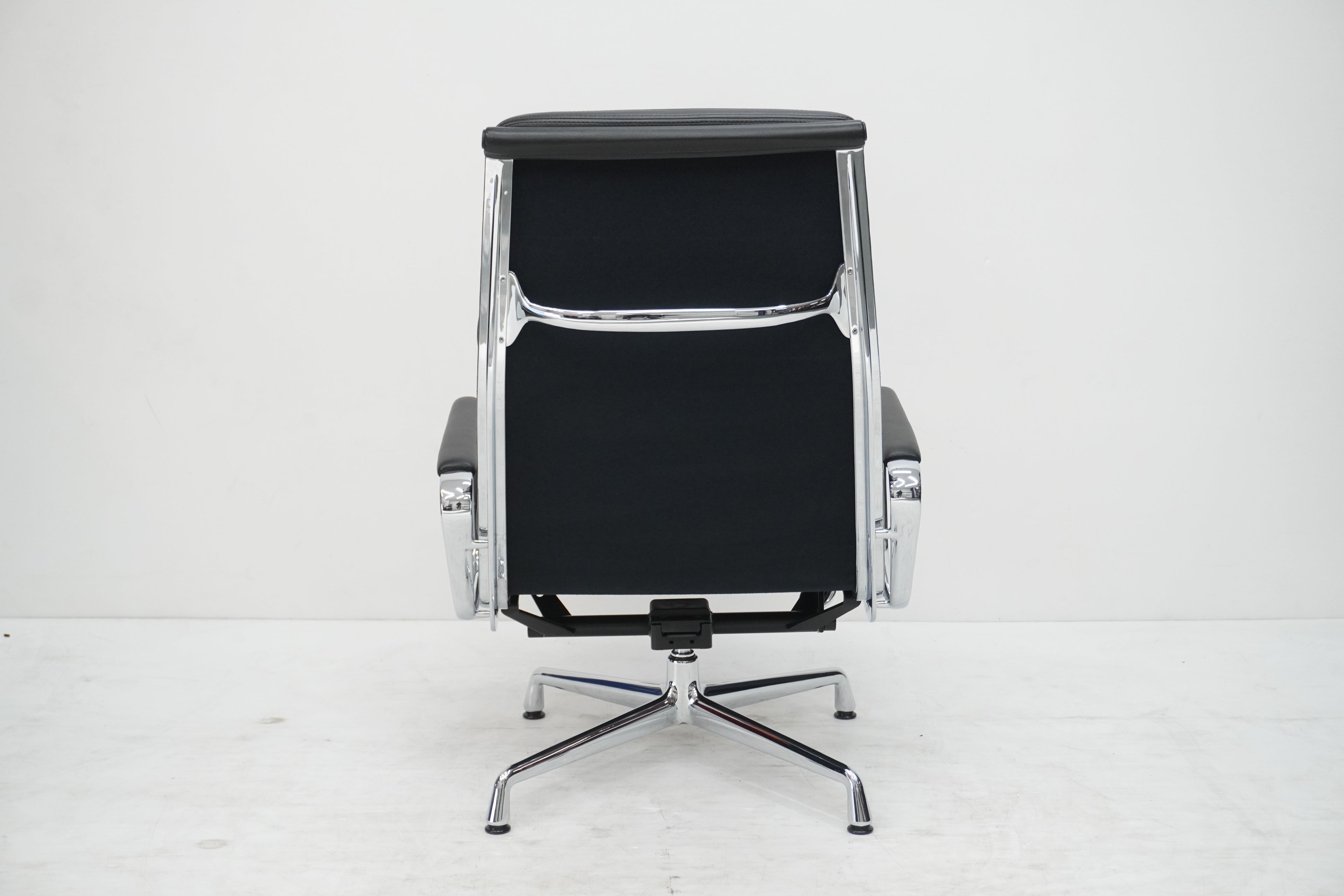 Vitra Eames Soft Pad Lounge Chair EA222
