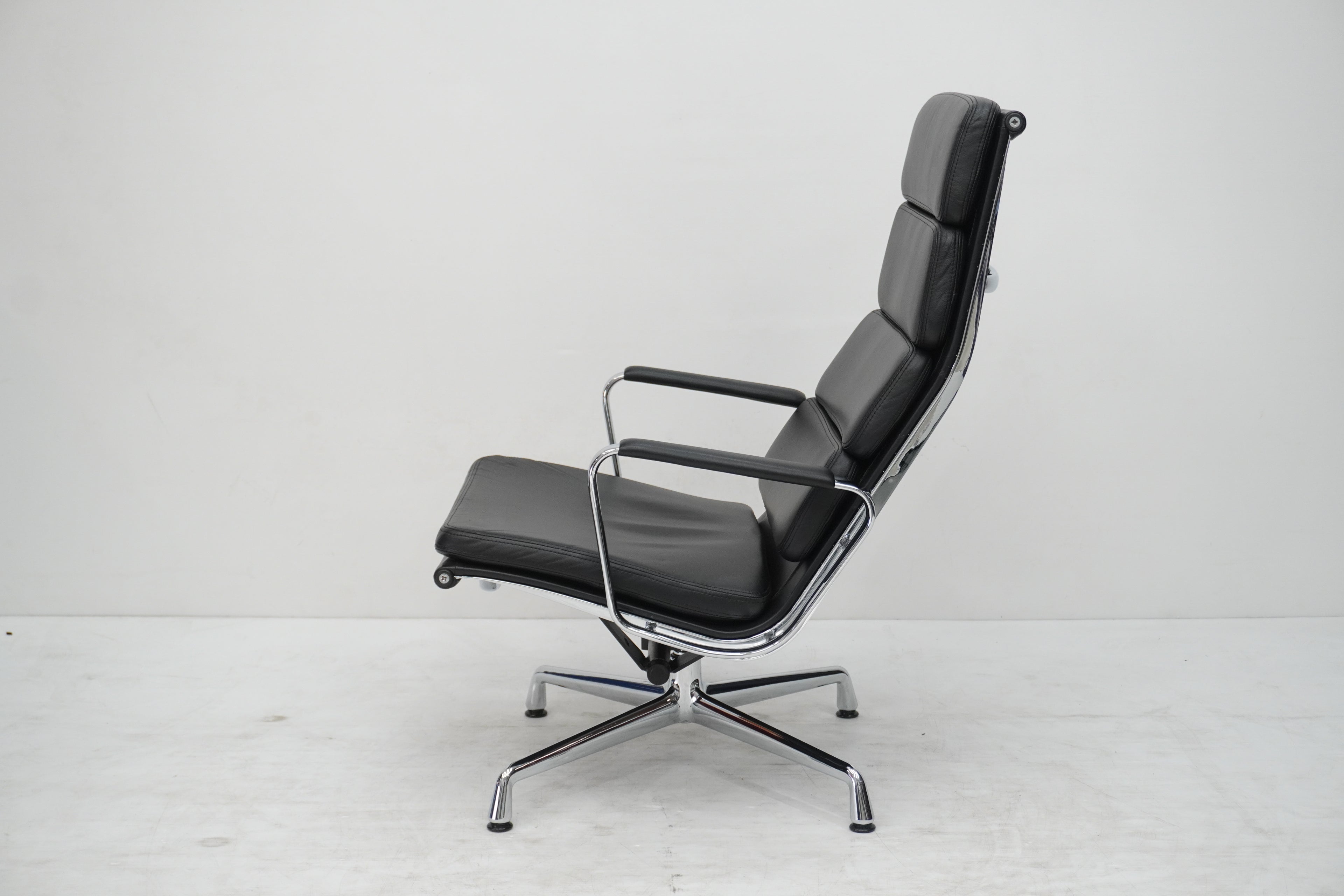 Vitra Eames Soft Pad Lounge Chair EA222