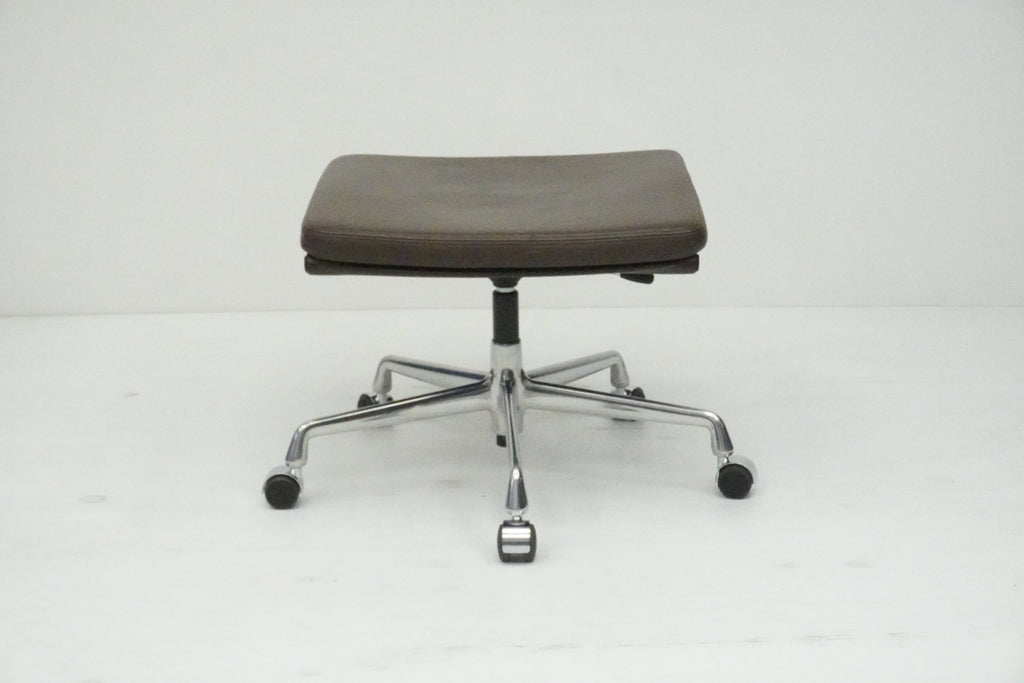 Vitra Hocker auf Rollen EA223 Leder braun