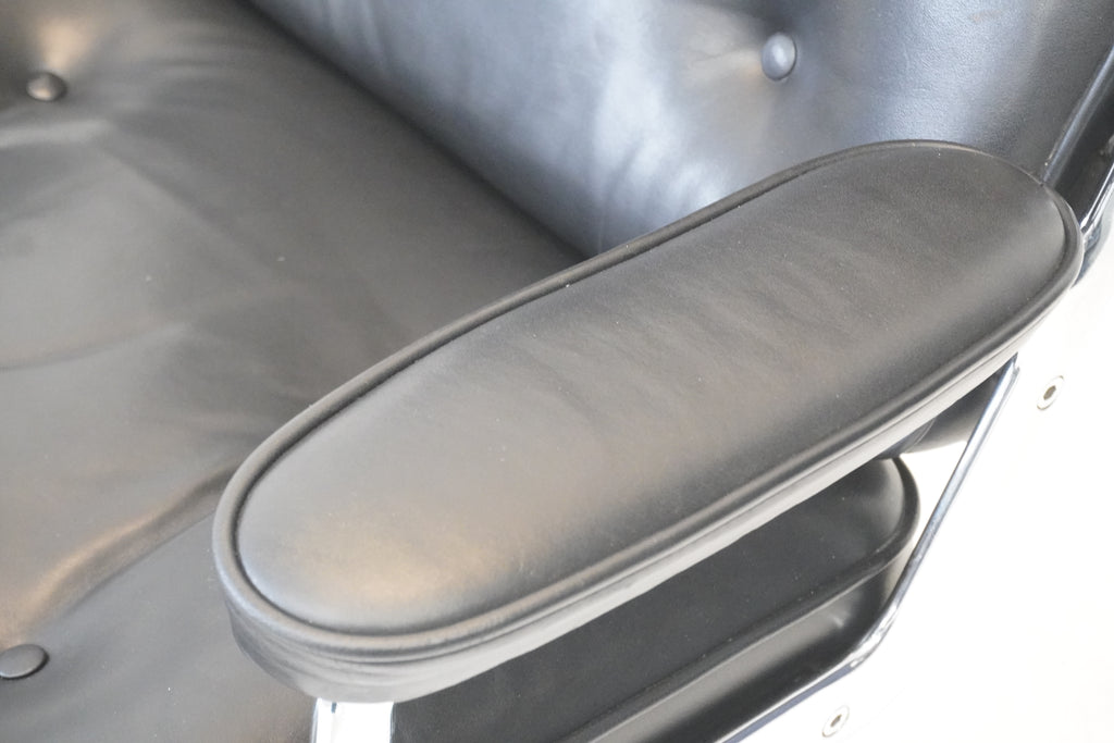Vitra Eames Lobby Chair ES104 nero