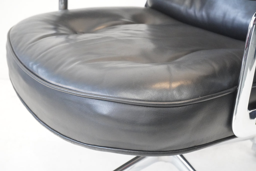 Vitra Eames Lobby Chair ES104 nero