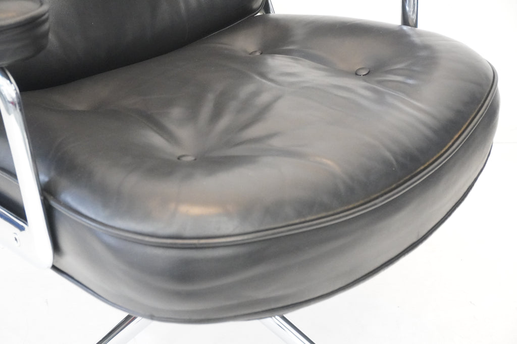 Vitra Eames Lobby Chair ES104 nero