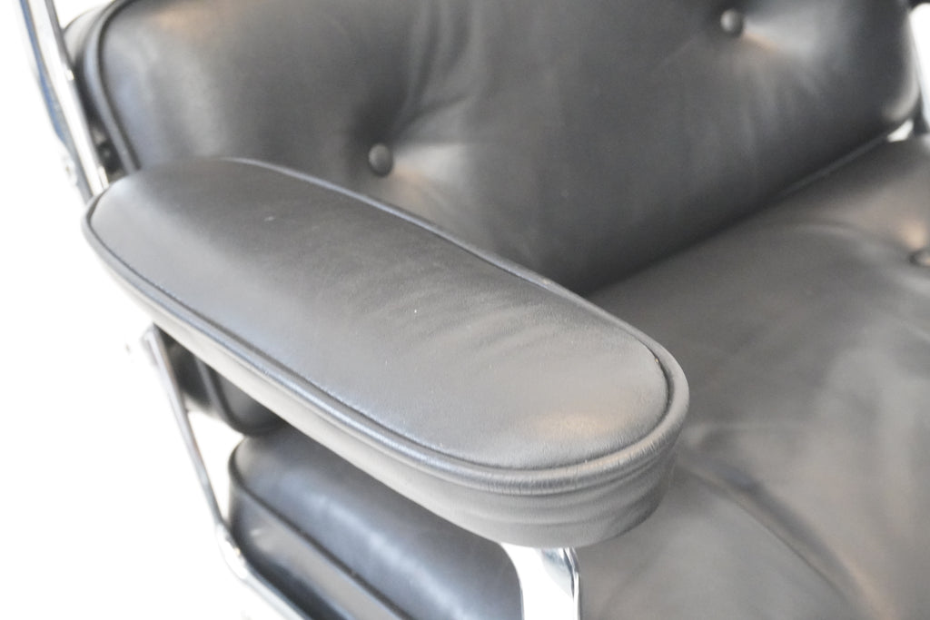 Vitra Eames Lobby Chair ES104 nero