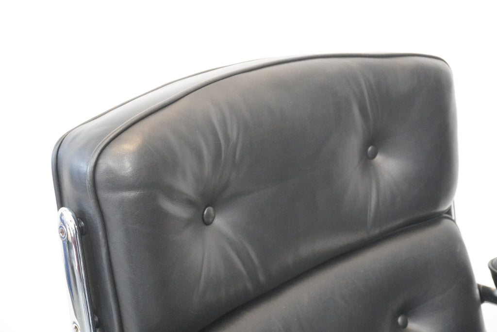 Vitra Eames Lobby Chair ES104 nero