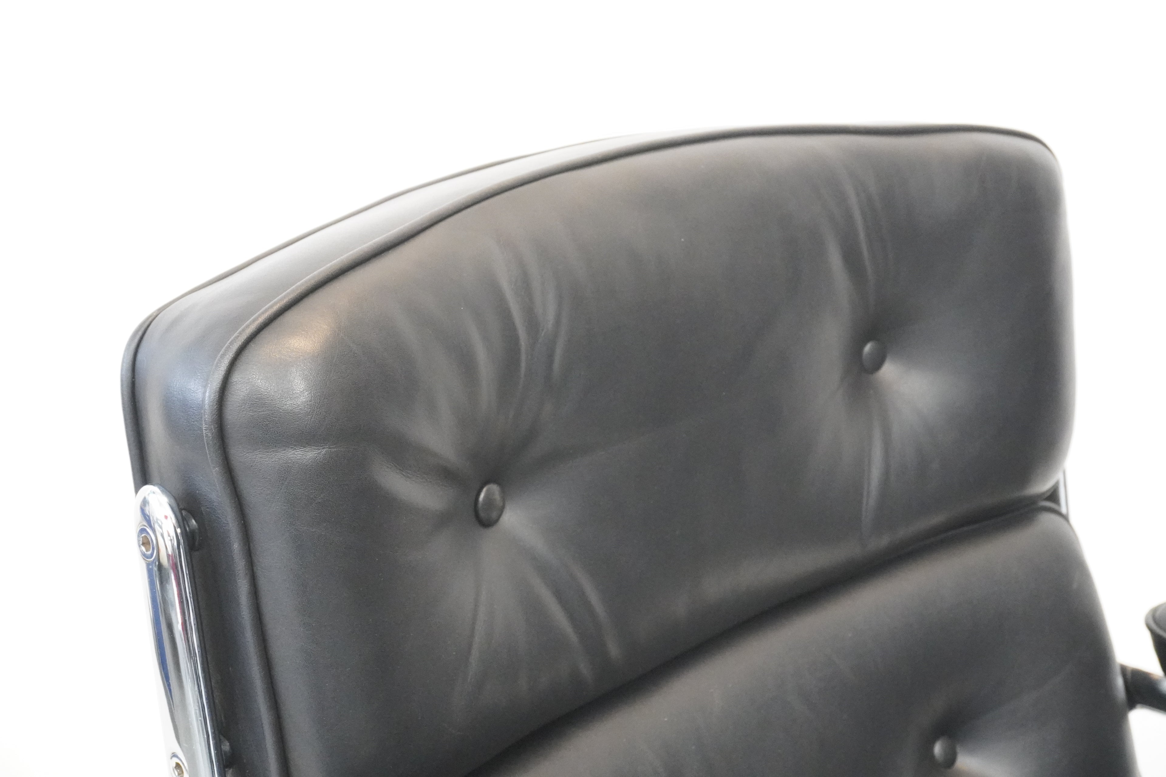 Vitra Eames Lobby Chair ES104 nero
