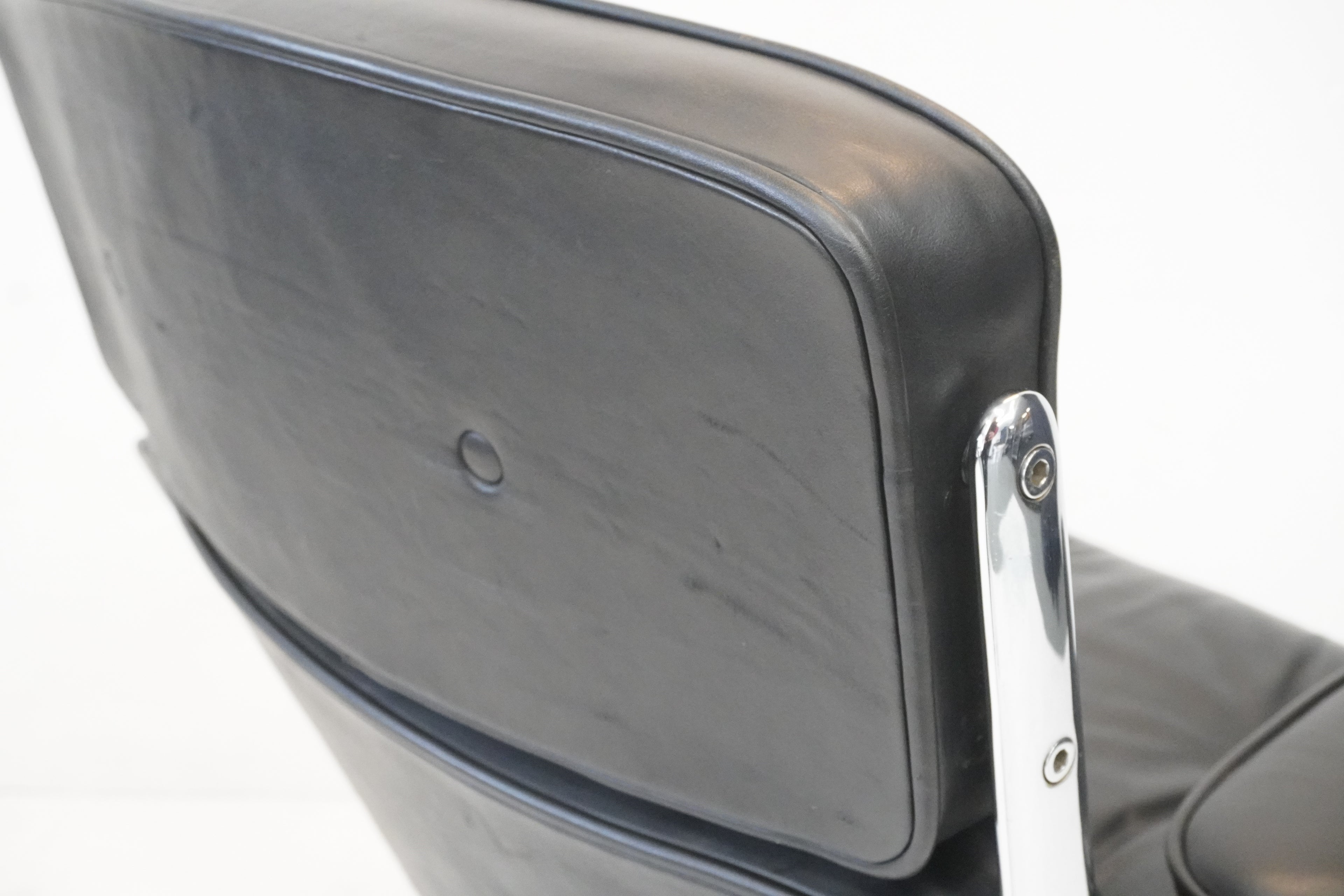 Vitra Eames Lobby Chair ES104 nero
