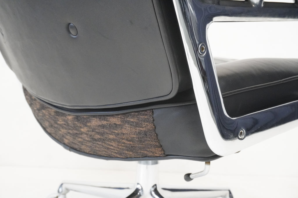Vitra Eames Lobby Chair ES104 nero