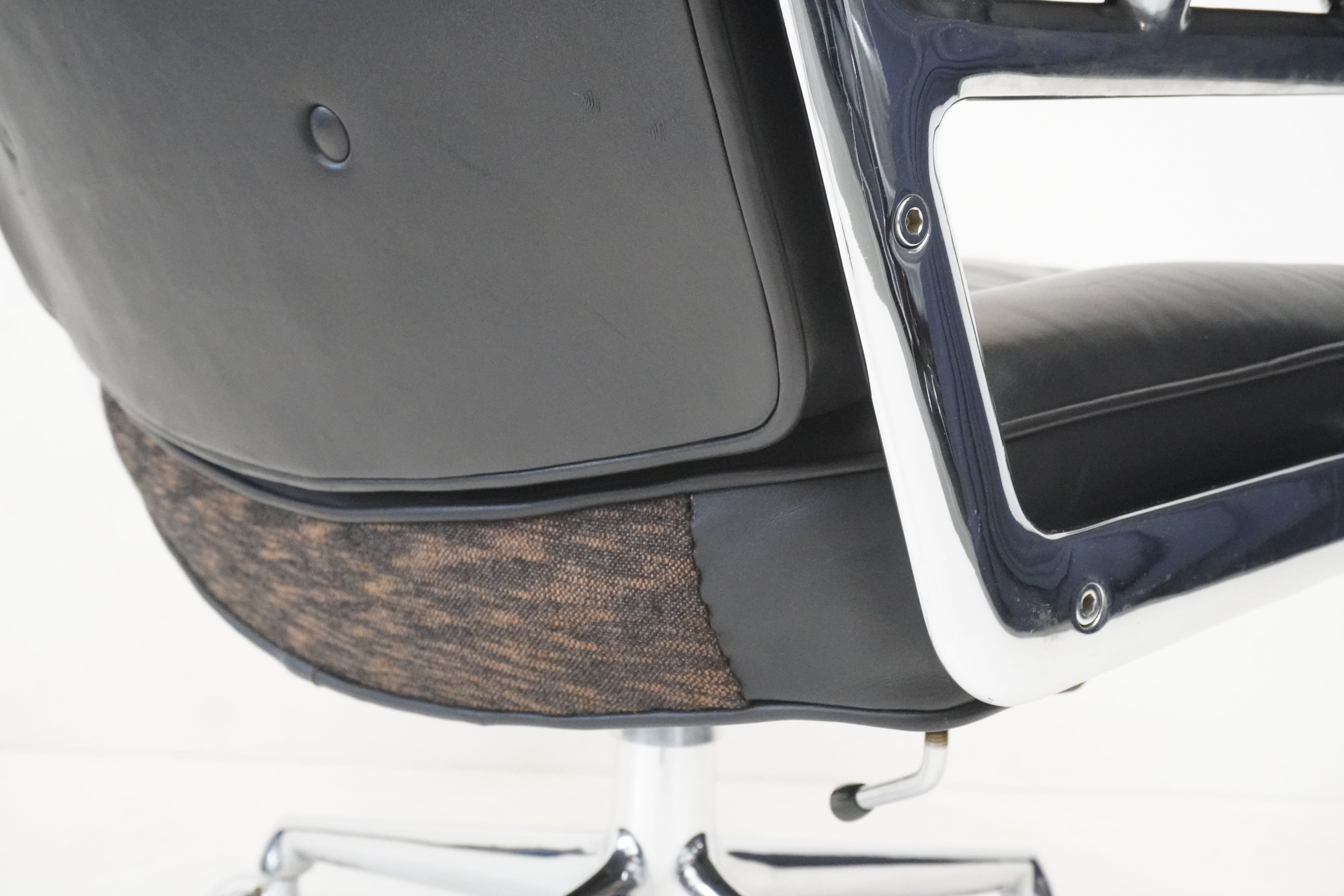 Vitra Eames Lobby Chair ES104 nero