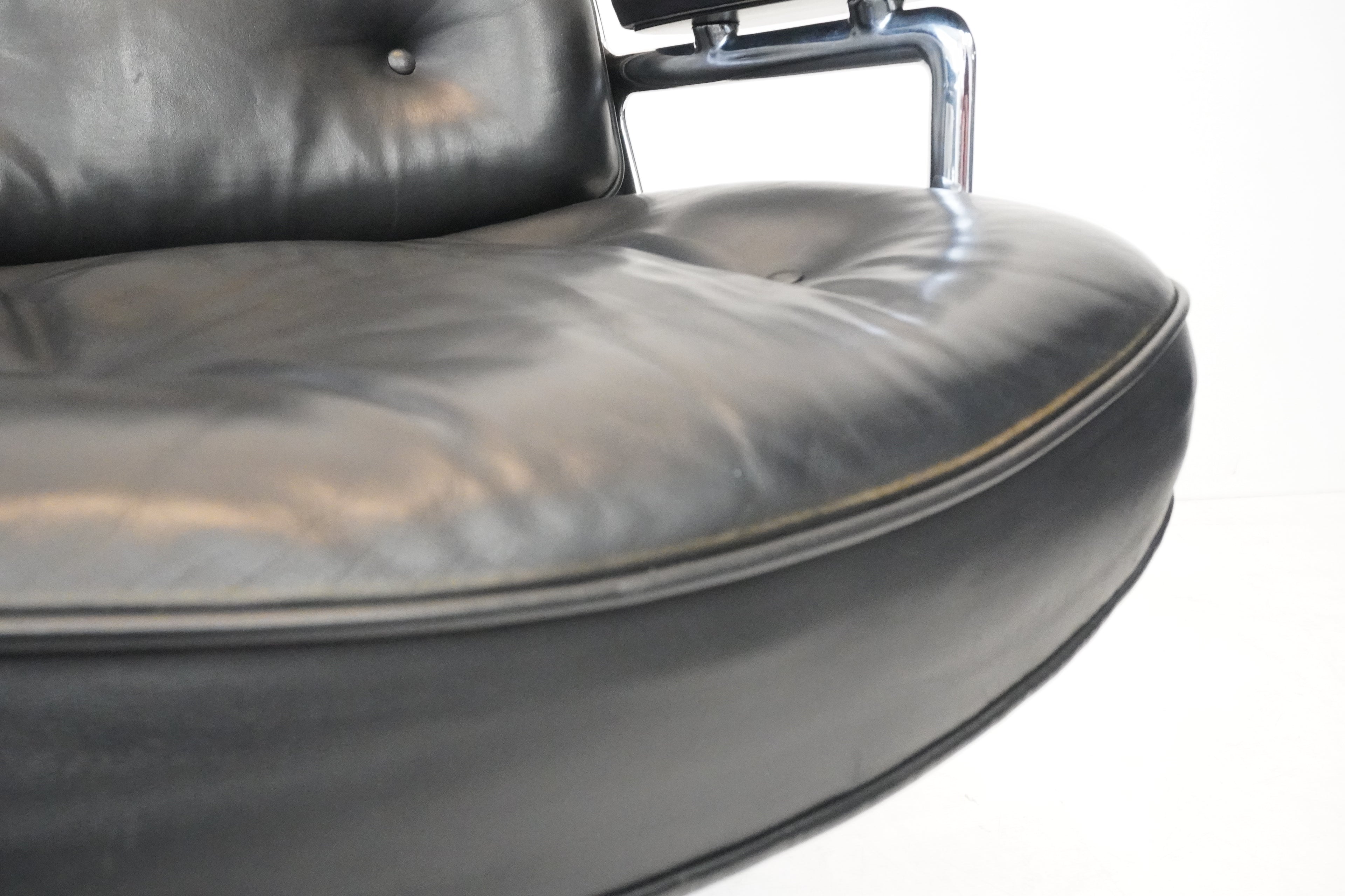 Vitra Eames Lobby Chair ES104 nero
