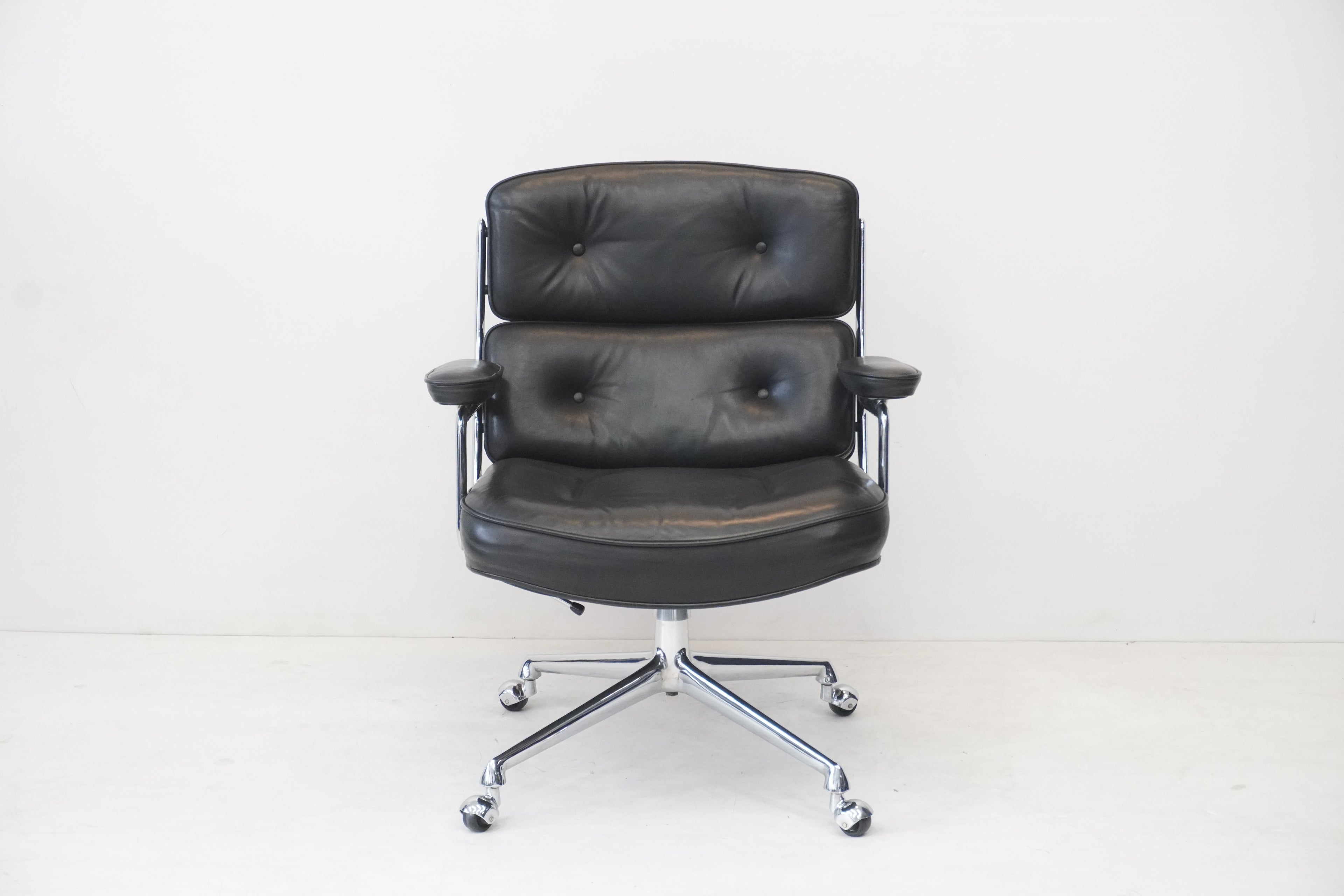 Vitra Eames Lobby Chair ES104 nero
