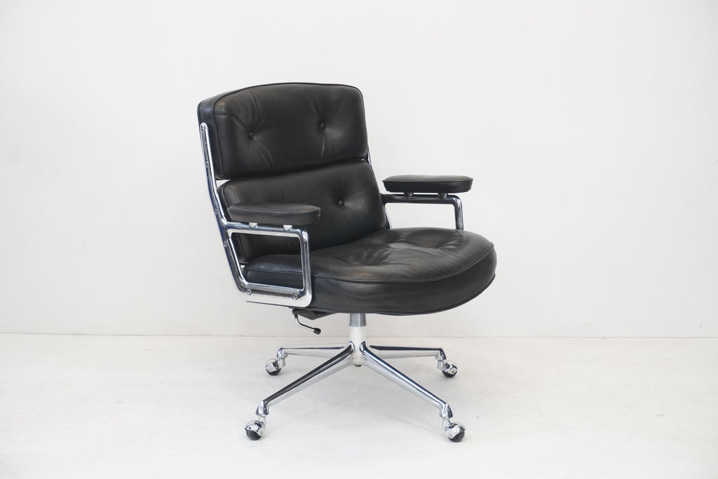 Vitra Eames Lobby Chair ES104 nero