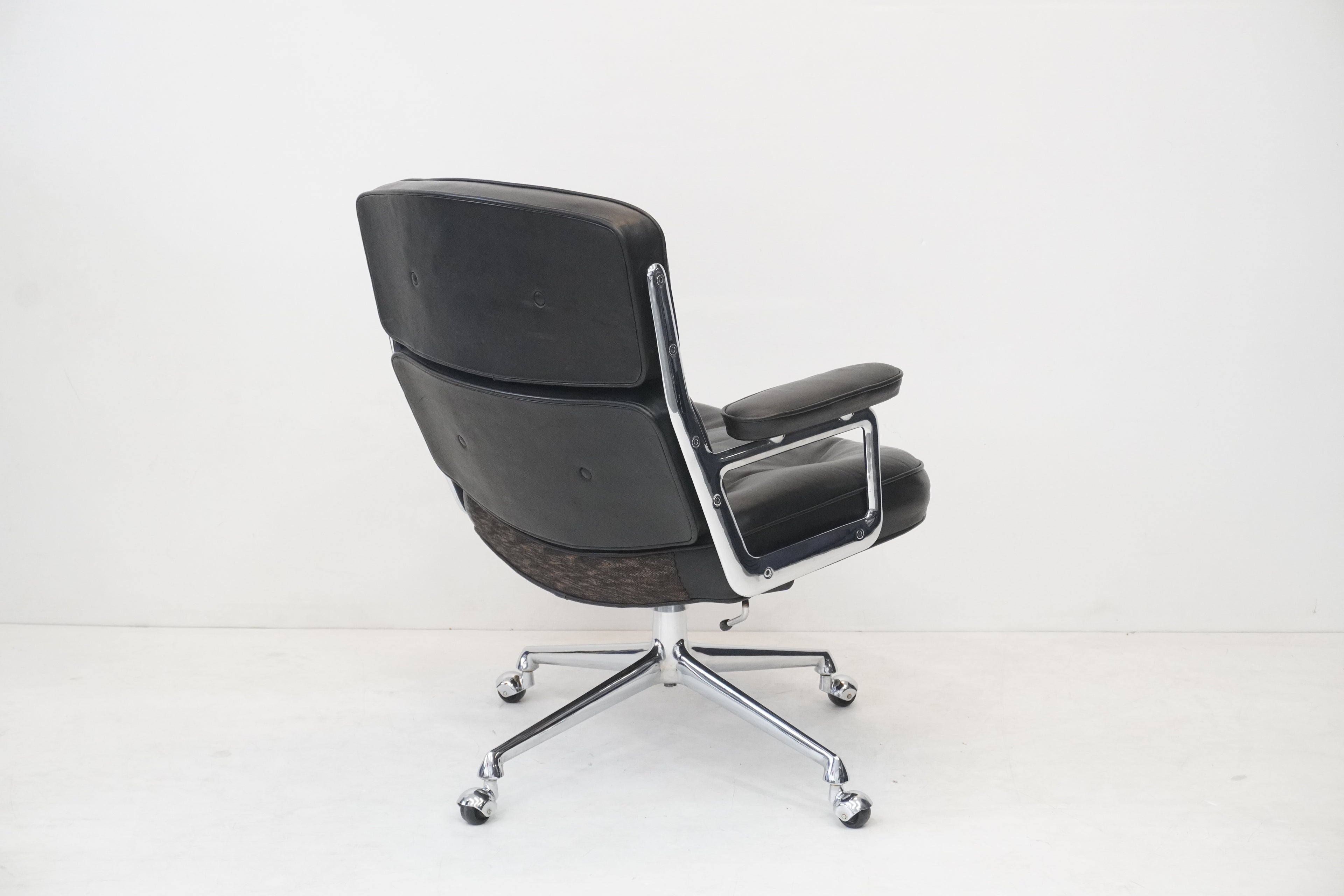 Vitra Eames Lobby Chair ES104 nero