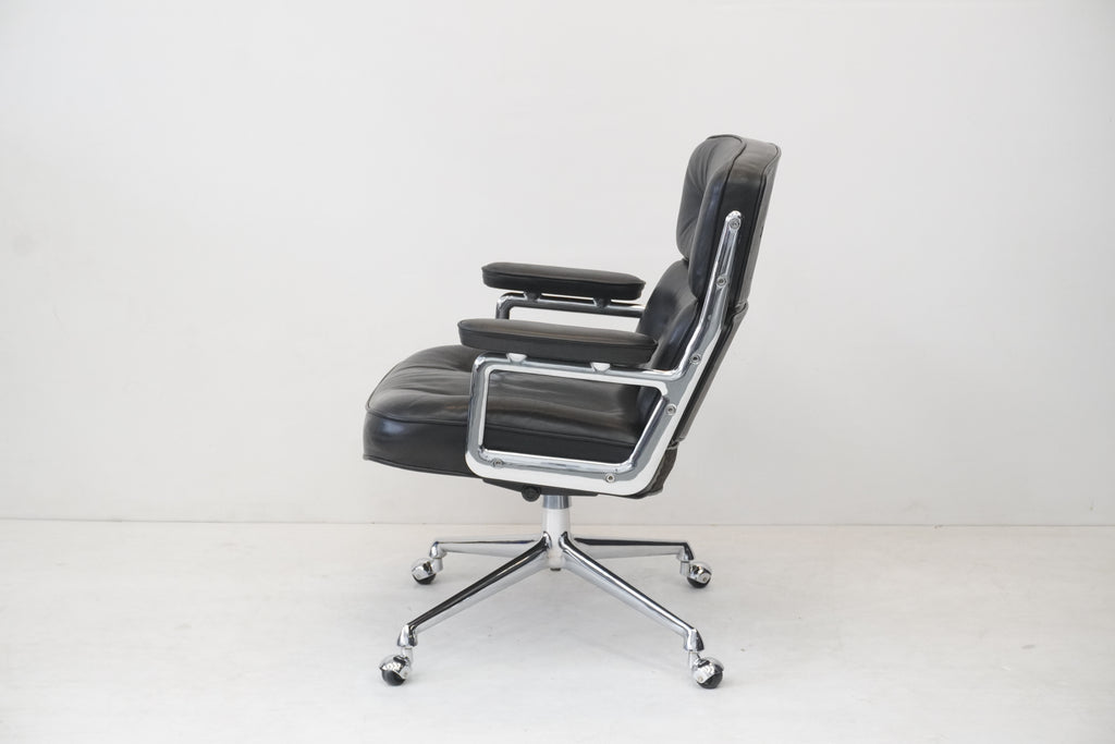 Vitra Eames Lobby Chair ES104 nero