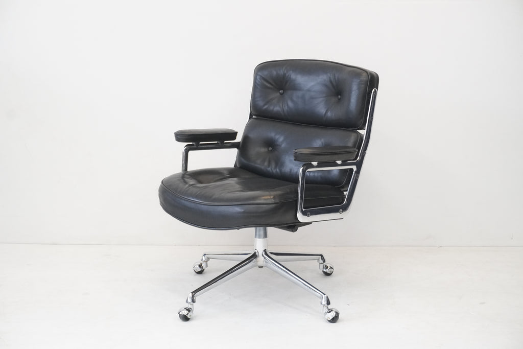 Vitra Eames Lobby Chair ES104 nero