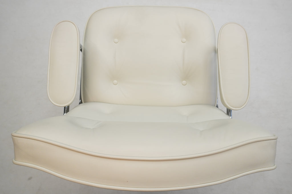 Vitra Eames Lobby Chair ES104 snow