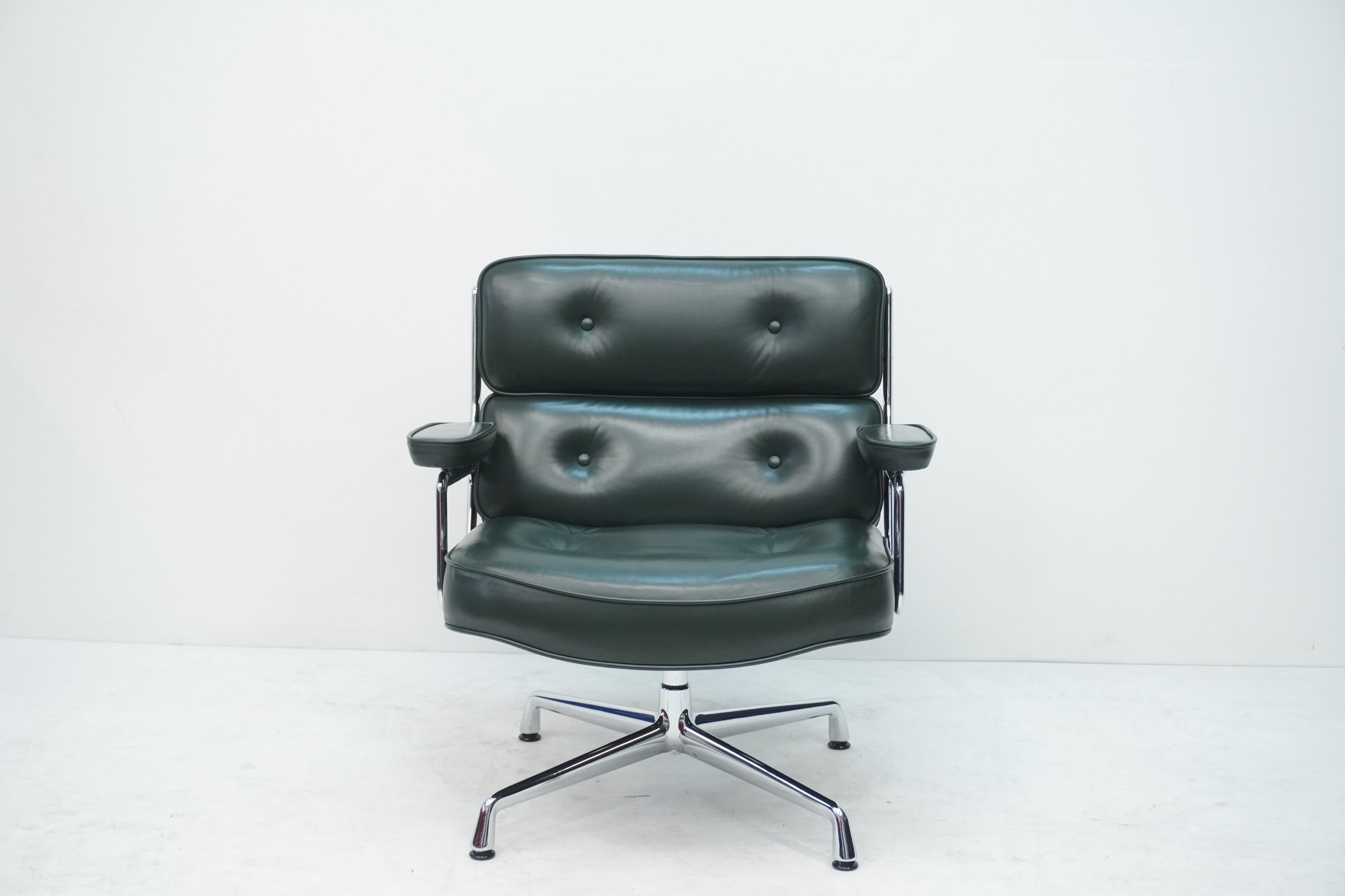 Vitra Eames Lobby Chair ES105 Time Life Chair Leder jade