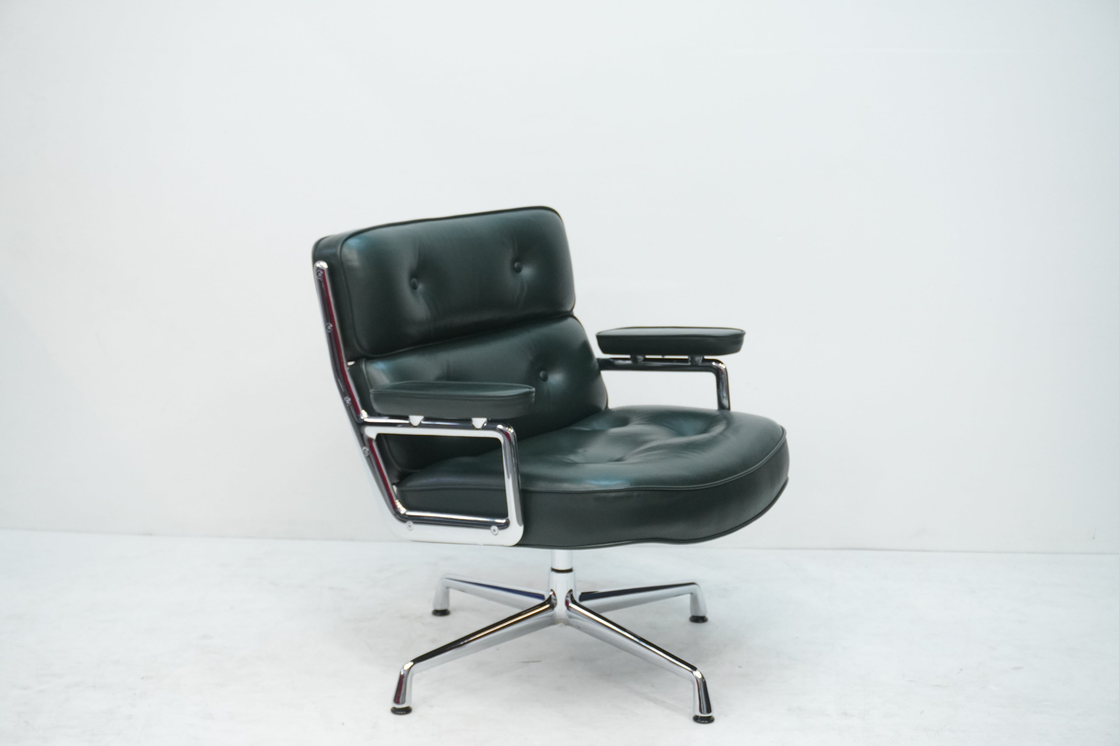 Vitra Eames Lobby Chair ES105 Time Life Chair Leder jade