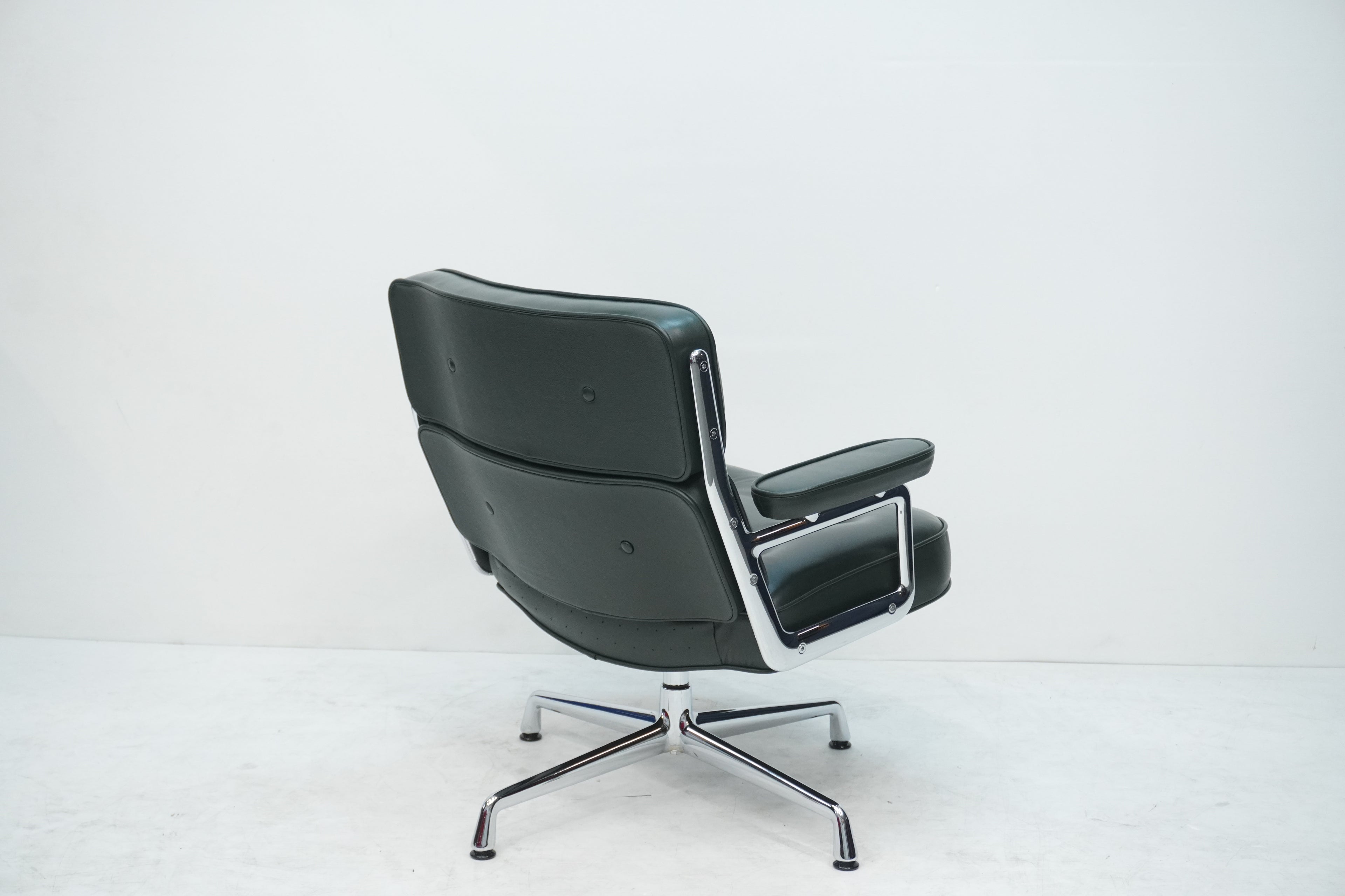 Vitra Eames Lobby Chair ES105 Time Life Chair Leder jade