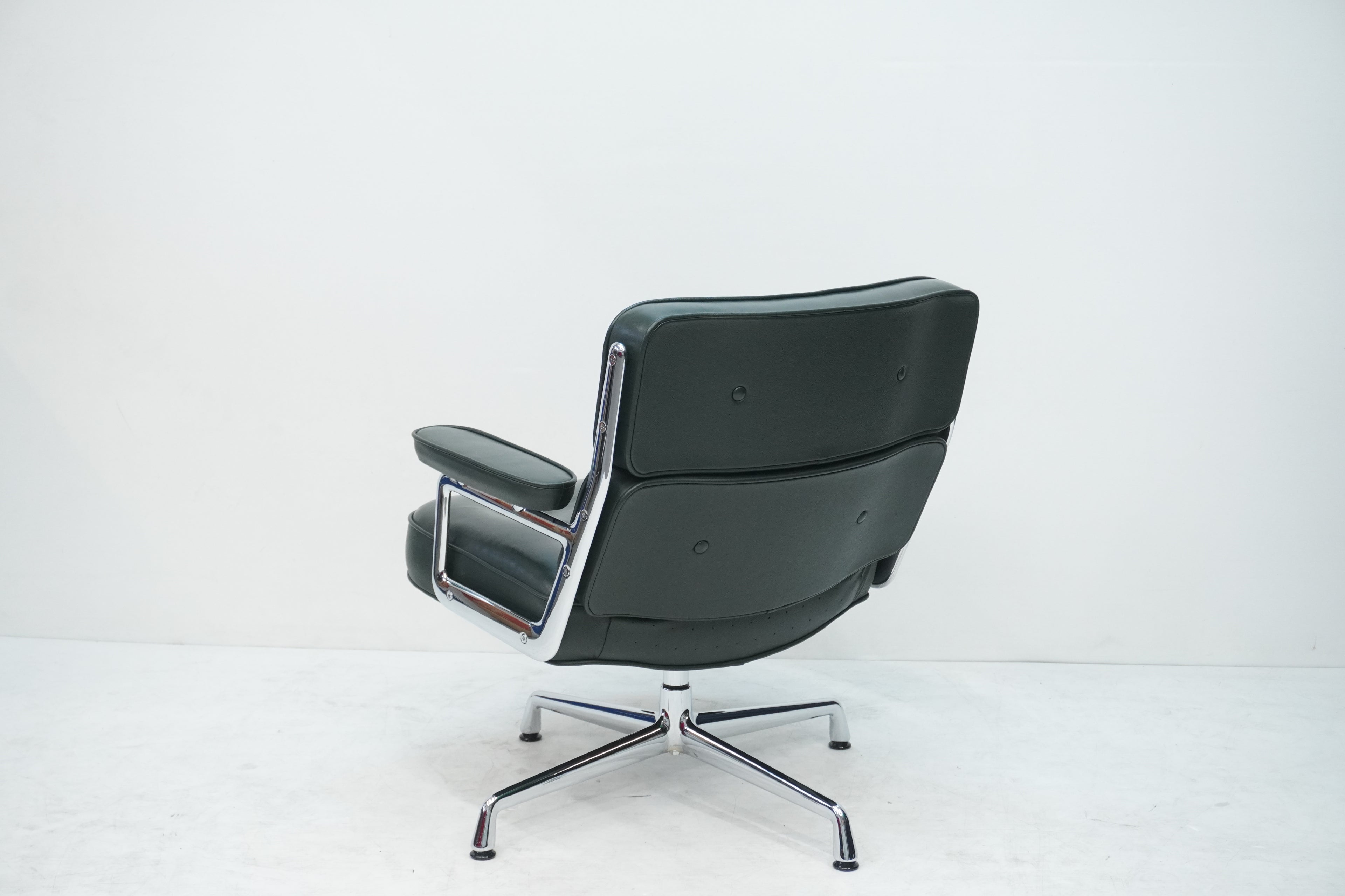 Vitra Eames Lobby Chair ES105 Time Life Chair Leder jade