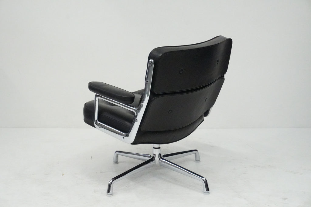 Vitra Eames Lobby Chair ES105 Time Life Chair Leder nero