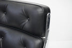 Vitra Eames Lobby Chair ES105 Time Life Chair Leder nero
