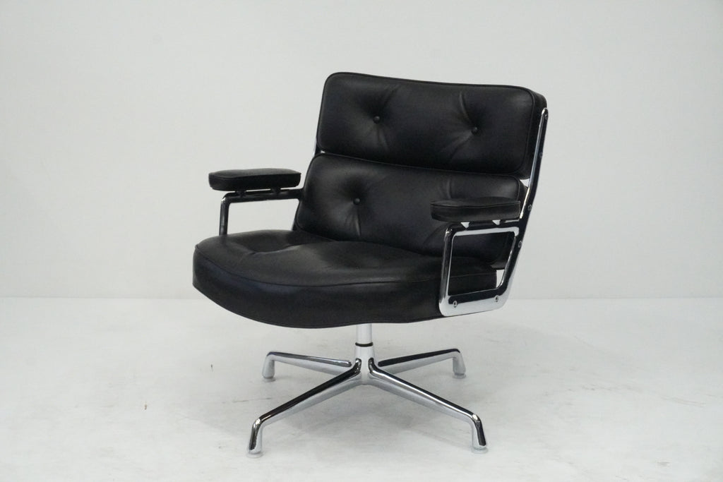 Vitra Eames Lobby Chair ES105 Time Life Chair Leder nero