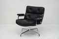 Vitra Eames Lobby Chair ES105 Time Life Chair Leder nero