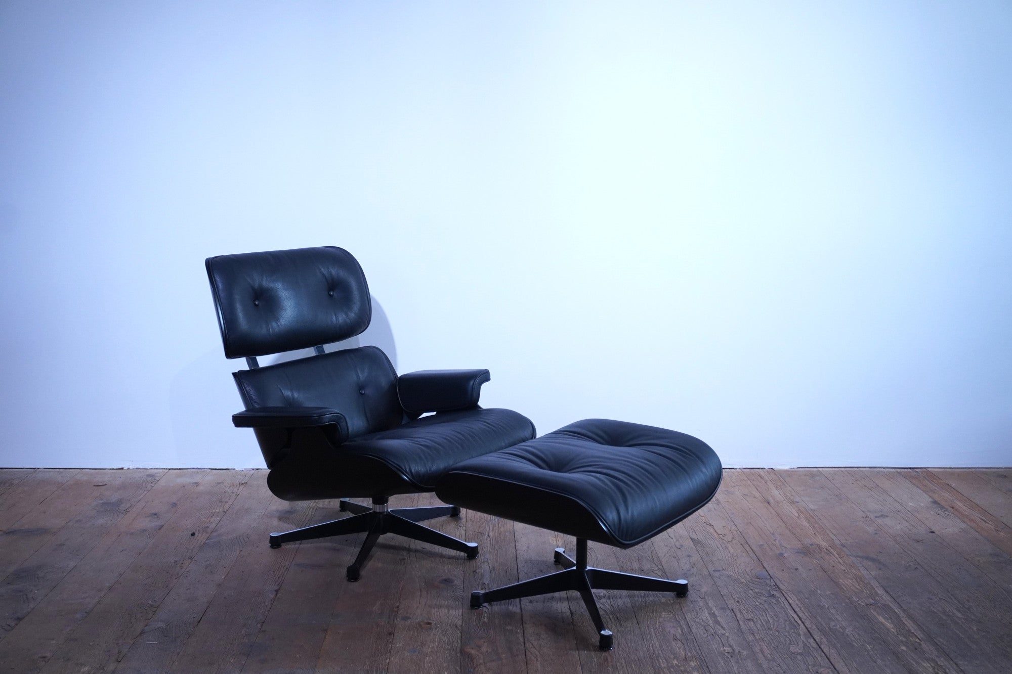 Vitra Eames Lounge Chair neue Masse Leder nero
