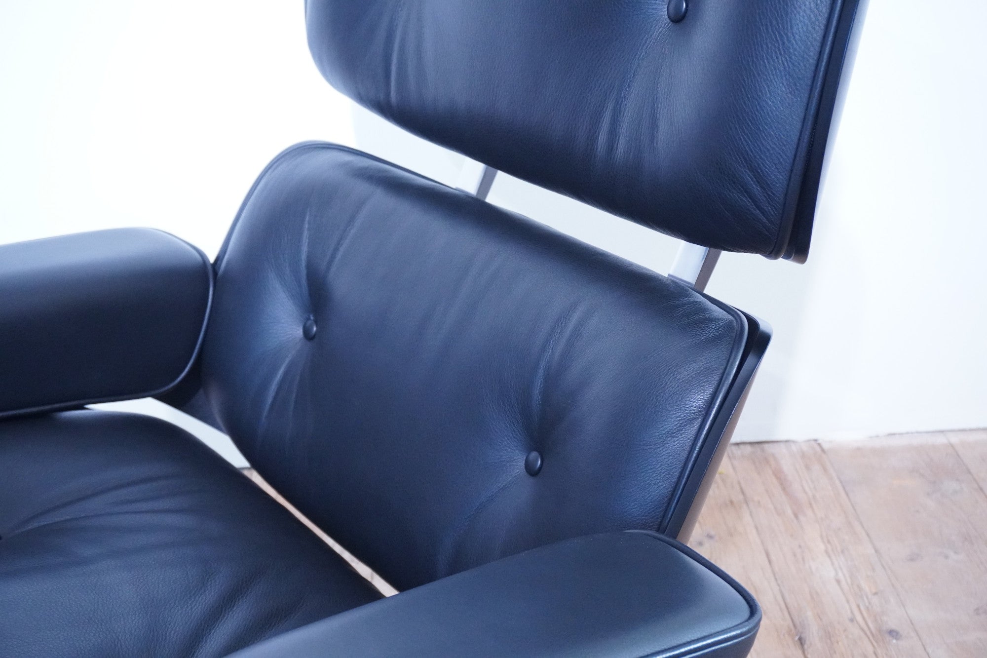 Vitra Eames Lounge Chair neue Masse Leder nero