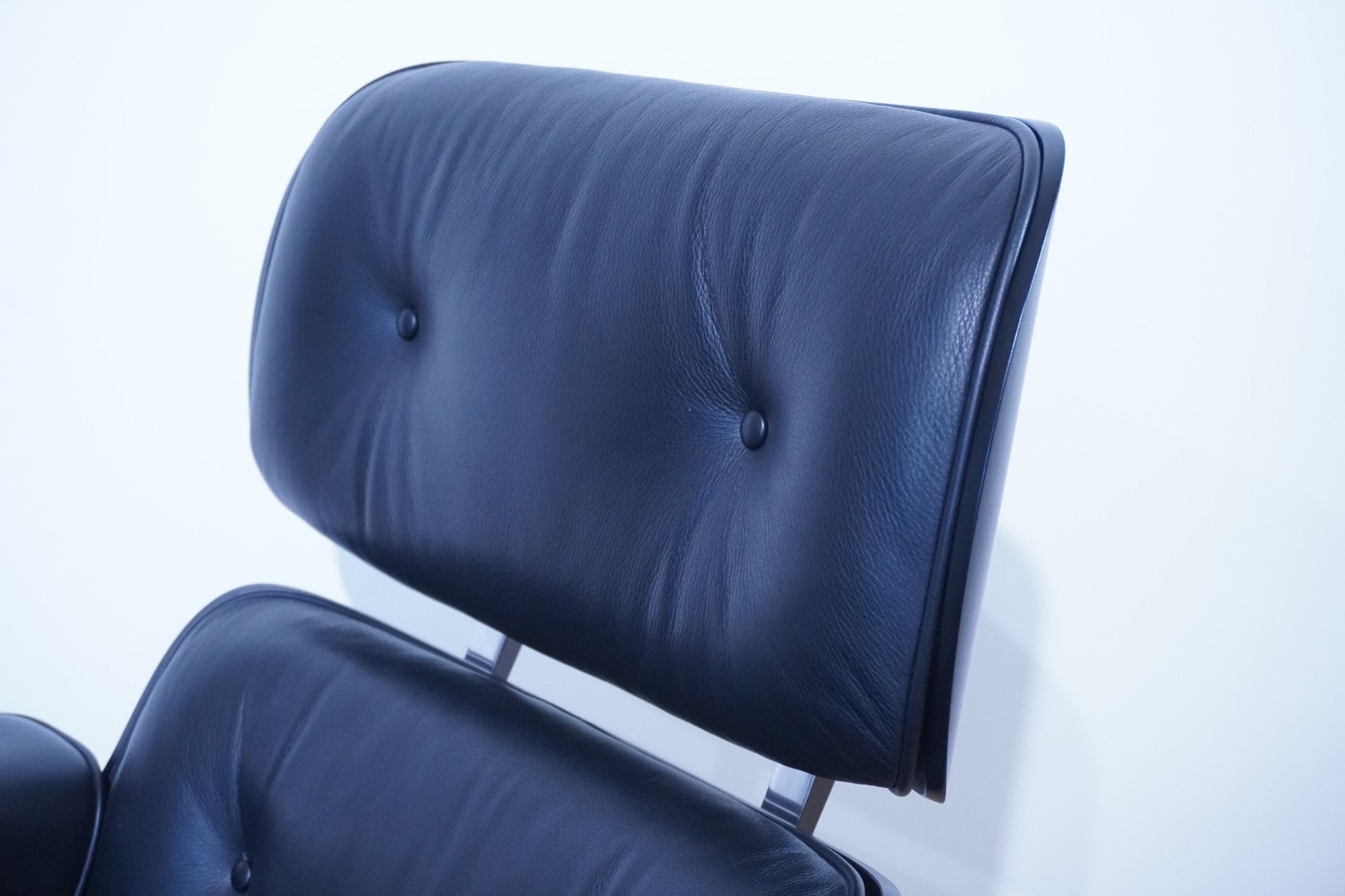 Vitra Eames Lounge Chair neue Masse Leder nero