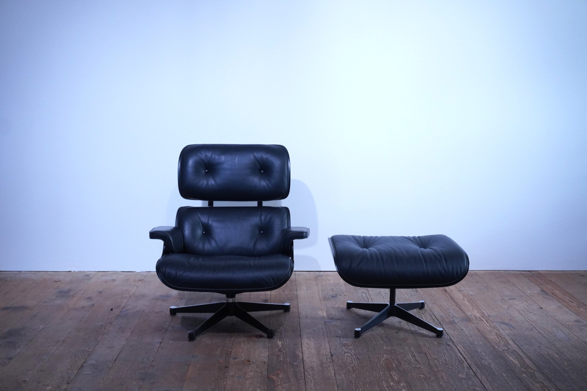 Vitra Eames Lounge Chair neue Masse Leder nero