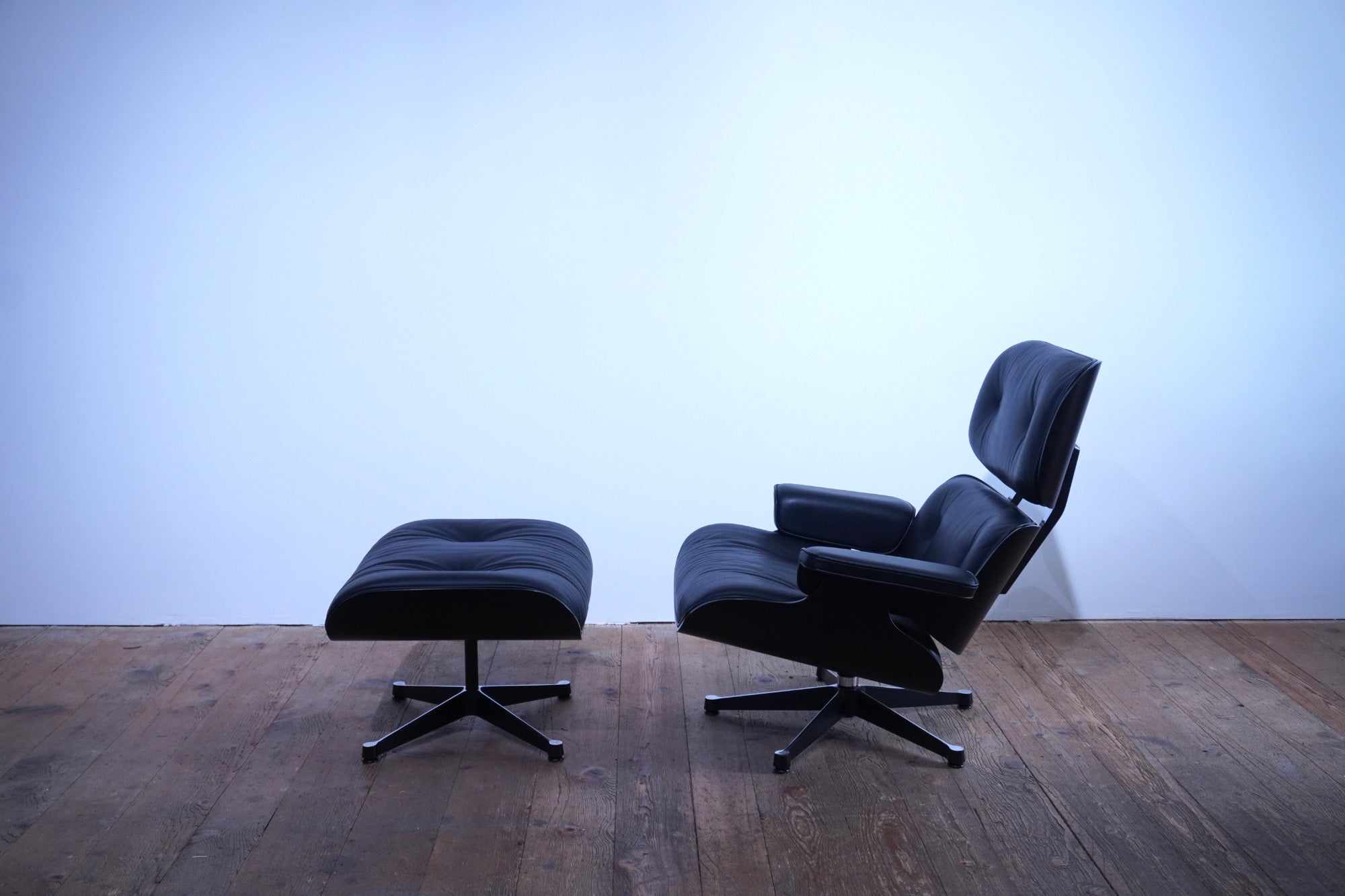 Vitra Eames Lounge Chair neue Masse Leder nero