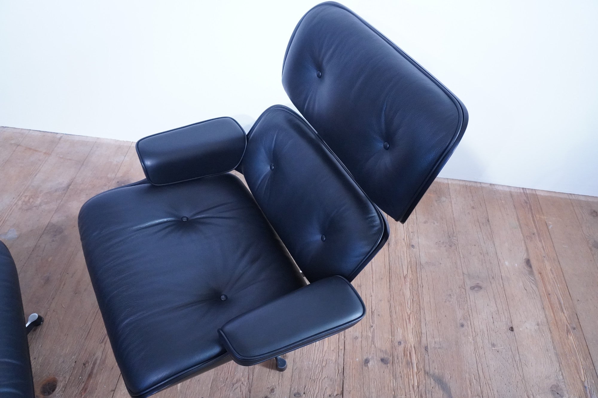 Vitra Eames Lounge Chair neue Masse Leder nero