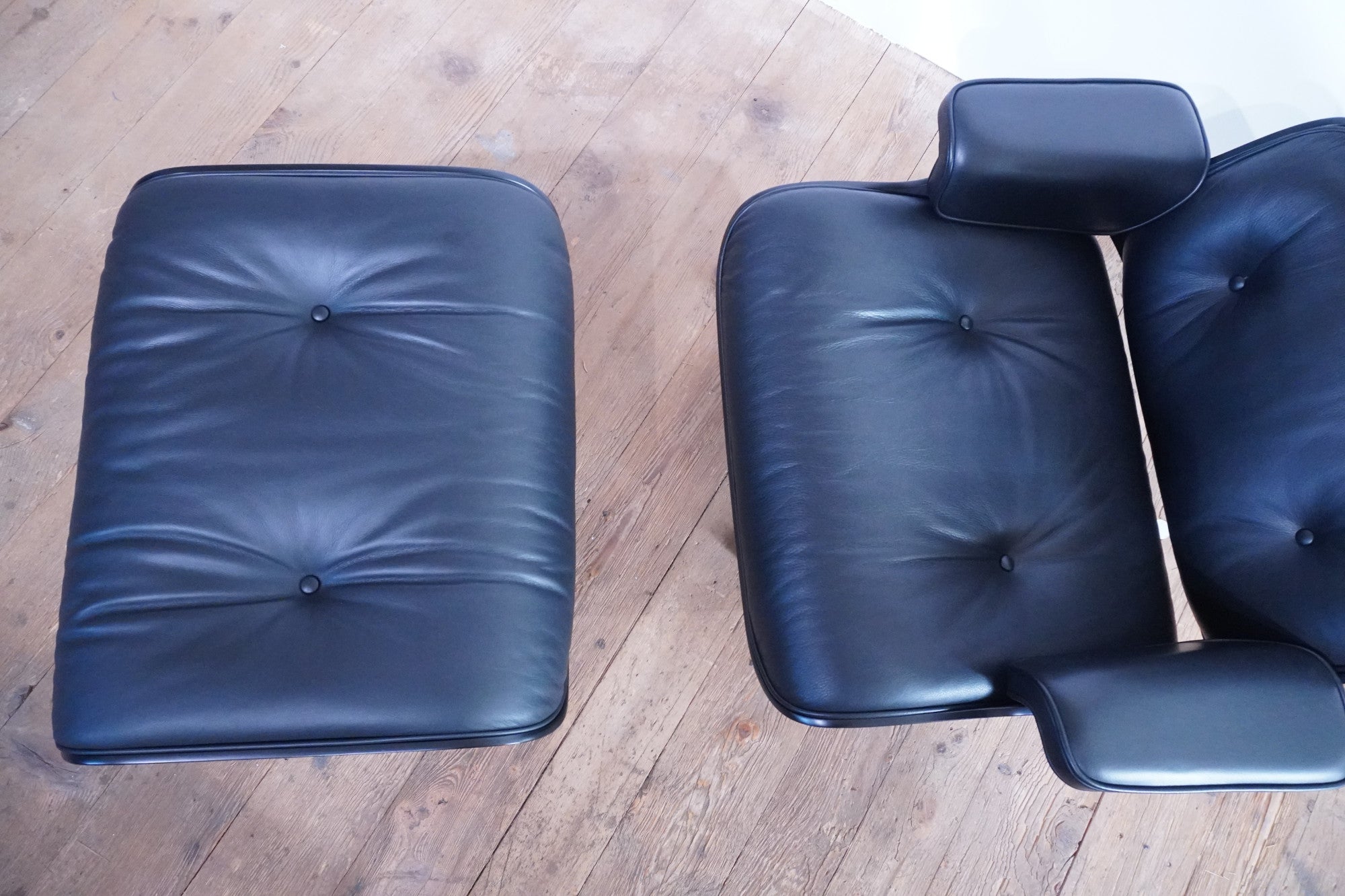 Vitra Eames Lounge Chair neue Masse Leder nero