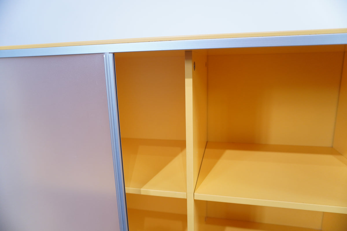 Pastoe Design Sideboard mit Schiebetüren gelb