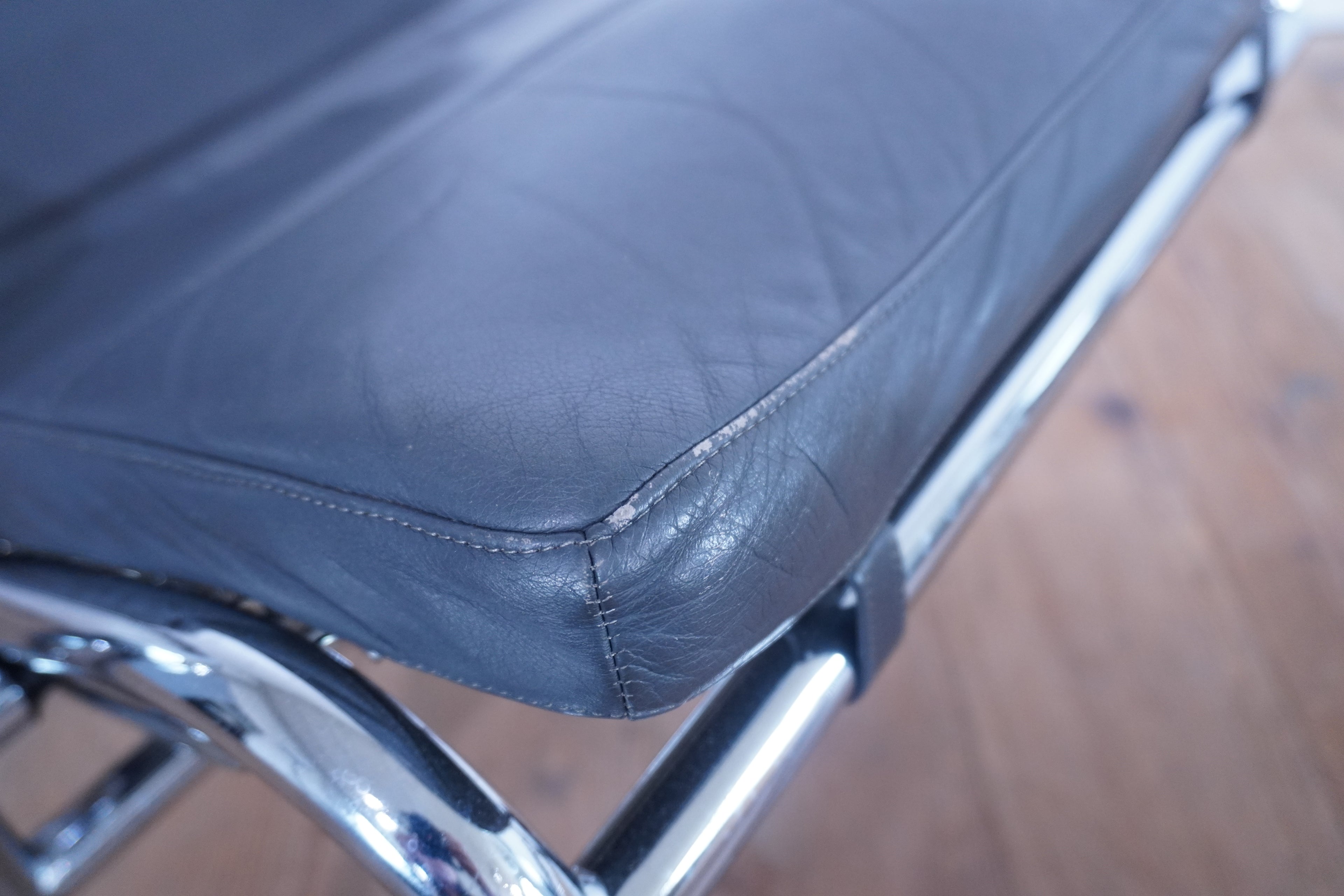 Zanotta Genni Lounge Chair Leder dunkelgrau