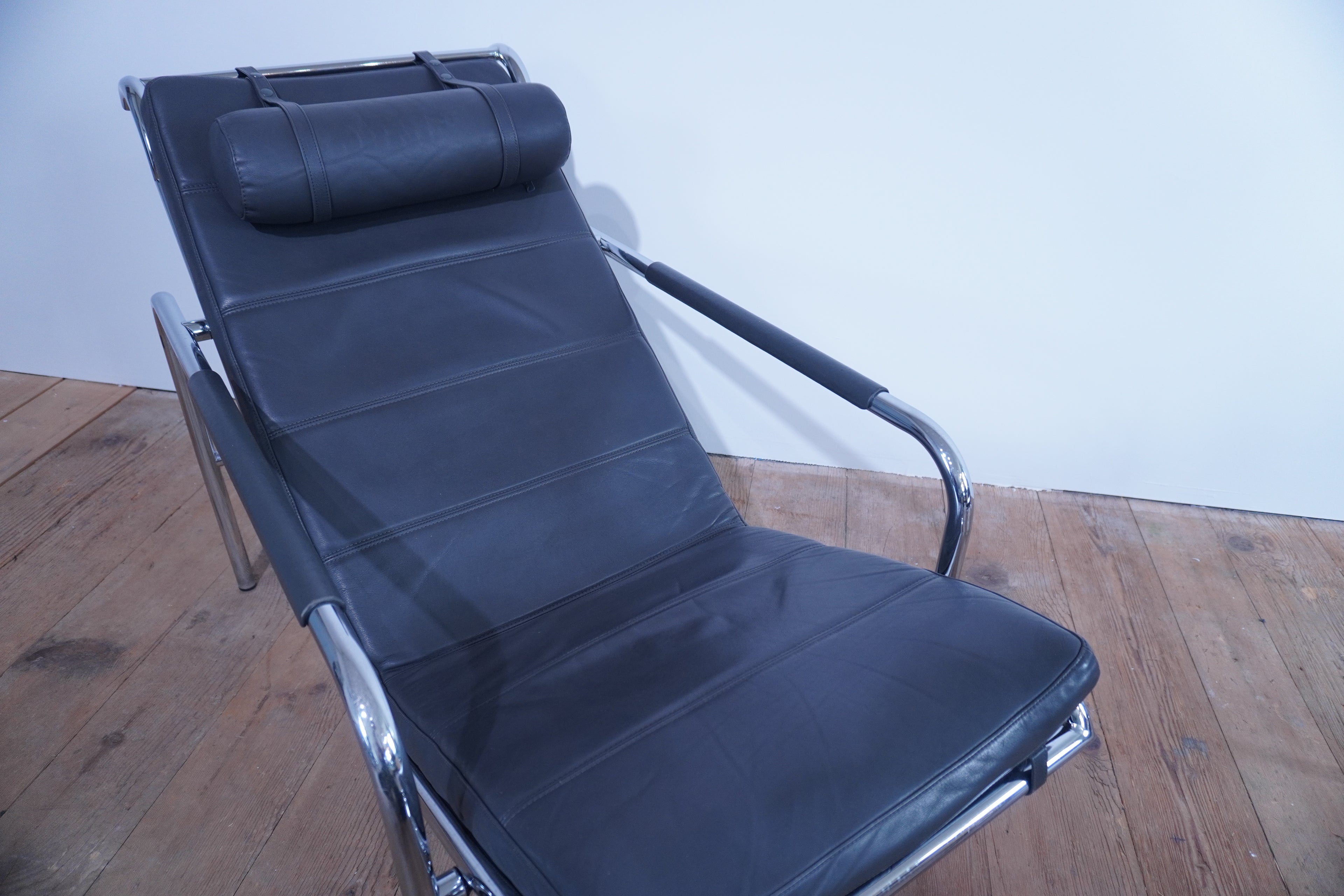 Zanotta Genni Lounge Chair Leder dunkelgrau