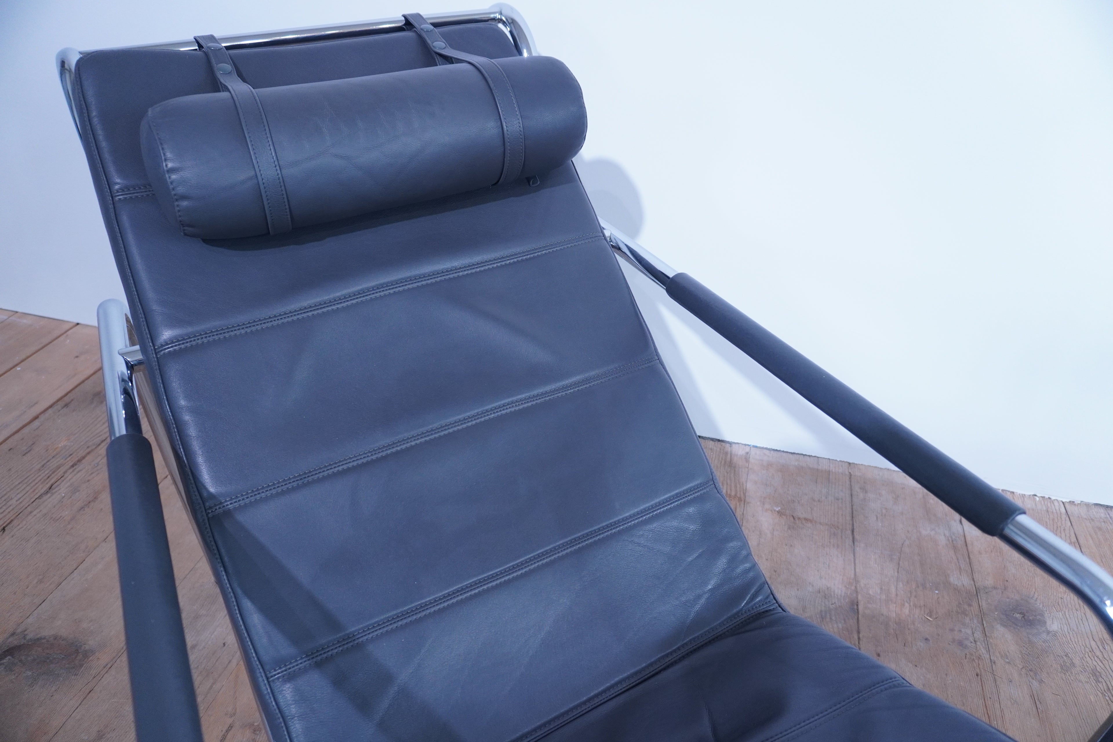 Zanotta Genni Lounge Chair Leder dunkelgrau